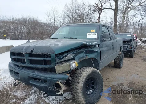 2001 Dodge Ram 1500 St z USA, uszkodzony, nr VIN 3B7HF13Z81G202230